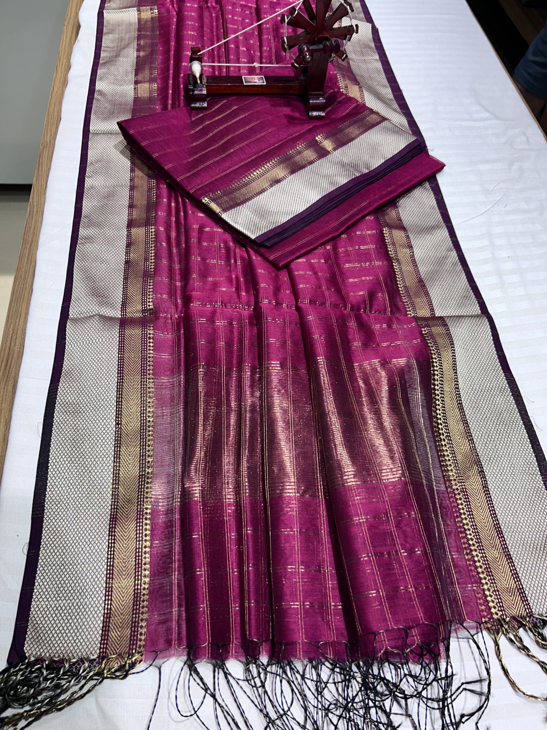 Maheshwari Handloom Top Dupatta – Jari Checks Design