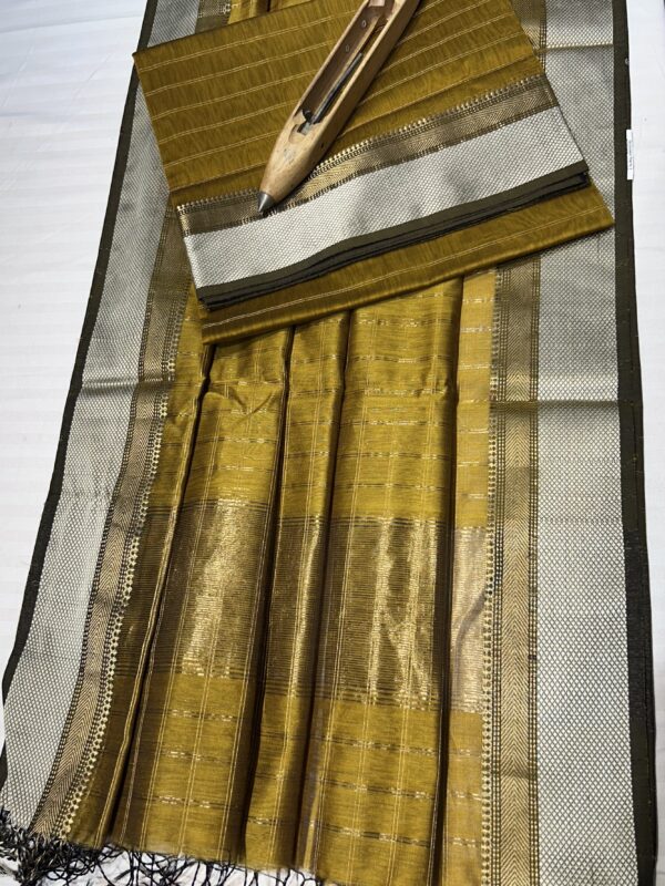 Maheshwari Handloom Top Dupatta – Jari Checks Design