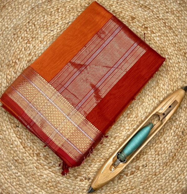 This Maheshwari Jari Border Buti Saree is a timeless handloom creation from Maheshwar, Madhya Pradesh. Woven in a premium silk-cotton blend, the saree offers a perfect balance of comfort, sheen, and graceful drape.