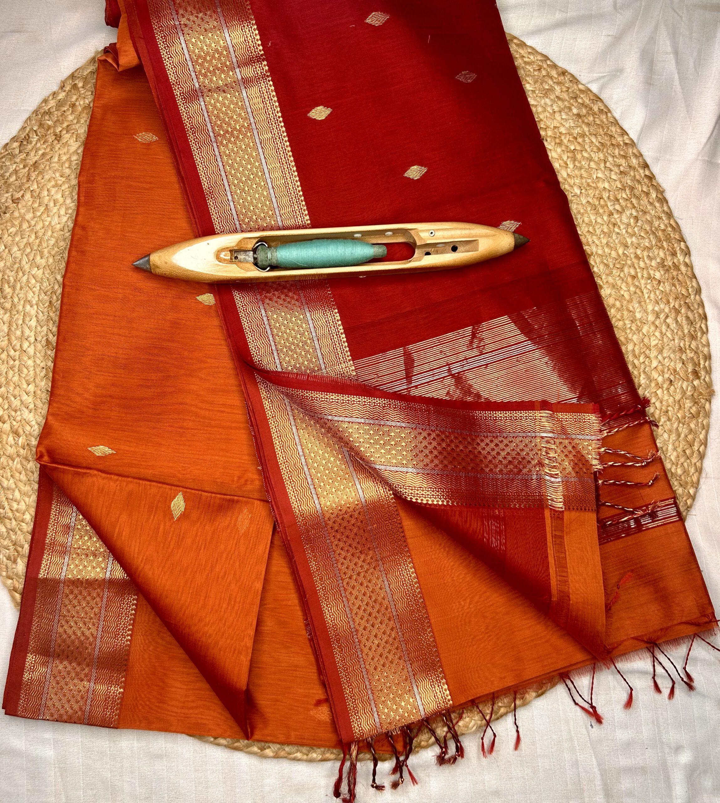This Maheshwari Jari Border Buti Saree is a timeless handloom creation from Maheshwar, Madhya Pradesh. Woven in a premium silk-cotton blend, the saree offers a perfect balance of comfort, sheen, and graceful drape.