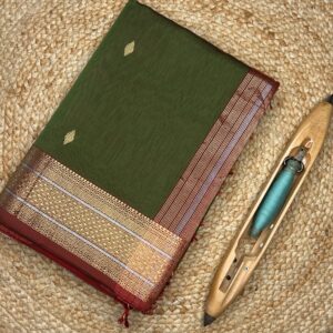 This Maheshwari Jari Border Buti Saree is a timeless handloom creation from Maheshwar, Madhya Pradesh. Woven in a premium silk-cotton blend, the saree offers a perfect balance of comfort, sheen, and graceful drape.