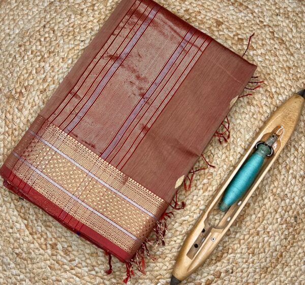 Maheshwari Jari Border Buti Saree