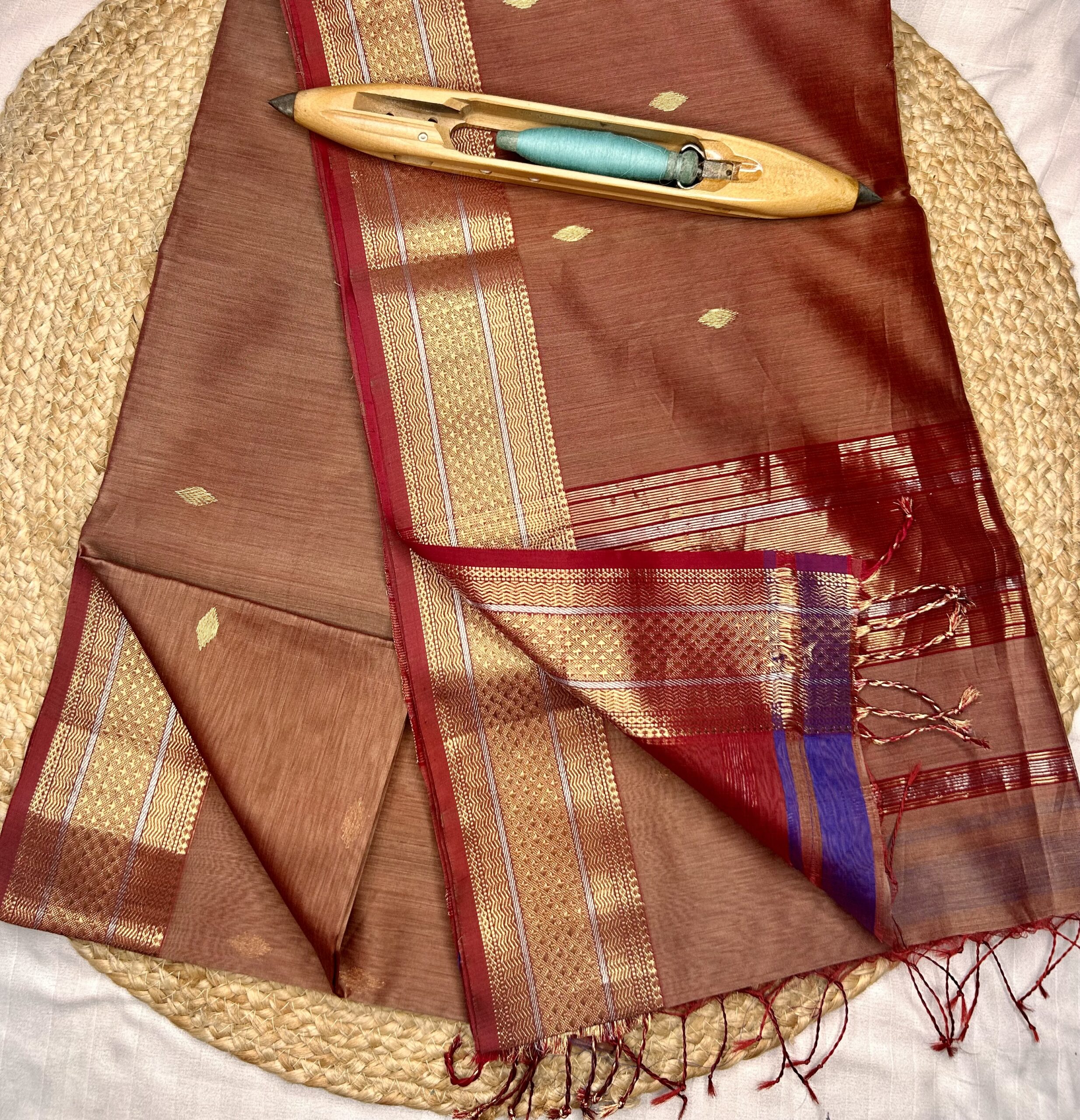 Maheshwari Jari Border Buti Saree